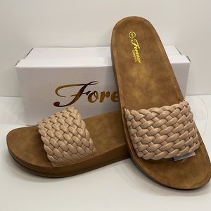 Forever Comfort. Womens size 9.  Nude. New with tags